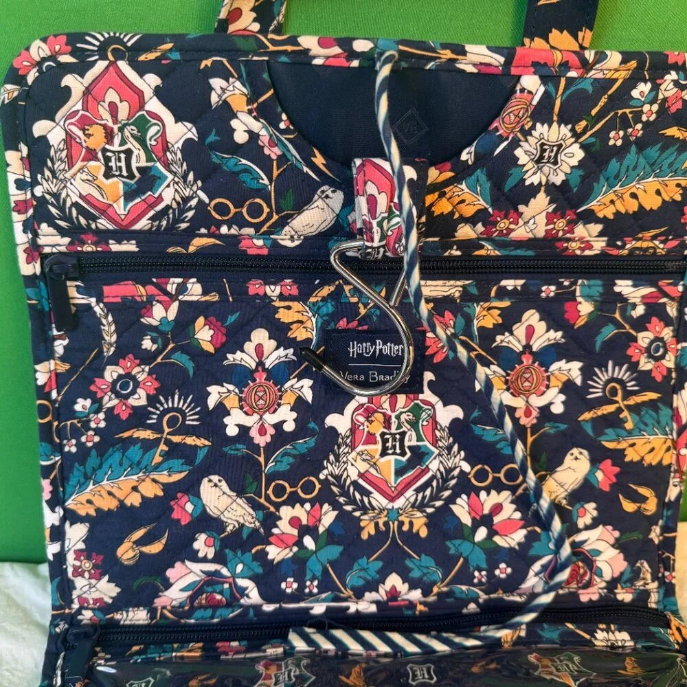 Vera Bradley 'Home to Hogwarts' Shower/Travel/Cosmetics Hanging Bag - Picture 3 of 9